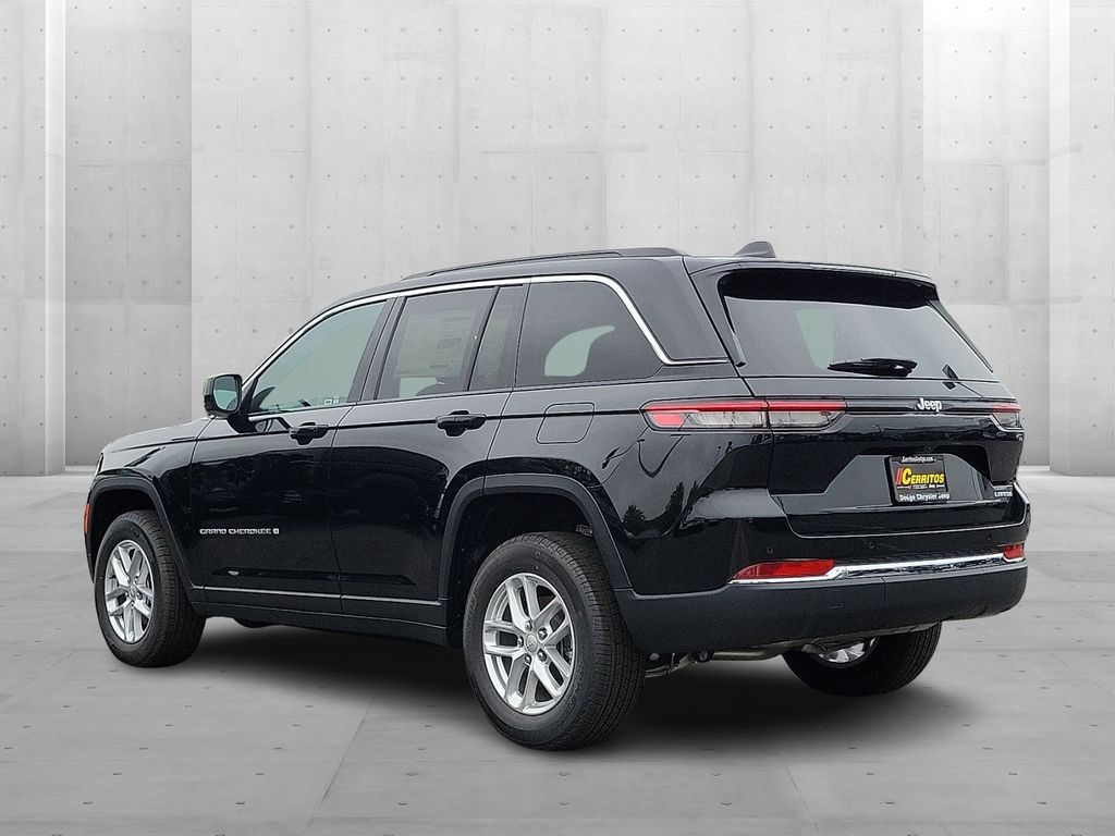 2025 Jeep Grand Cherokee Laredo X photo 2