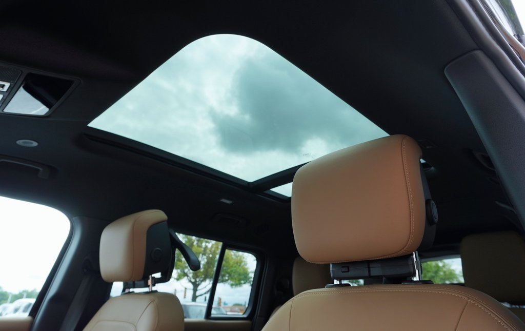 2025 LAND ROVER DEFENDER - Image 14