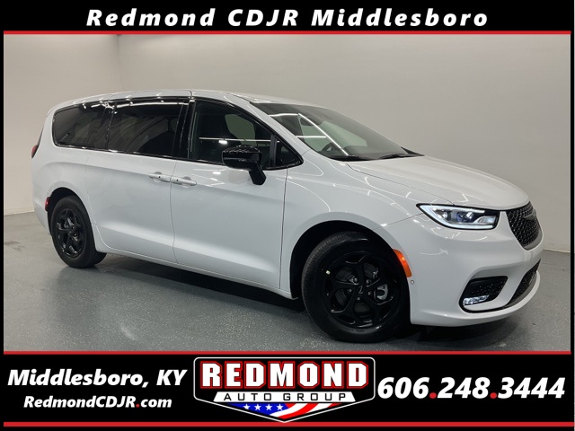 2024 Chrysler Pacifica PHEV Select's photo