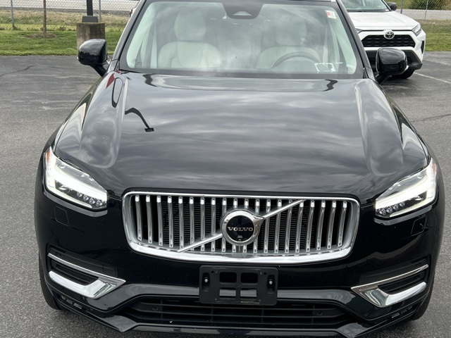 2025 Volvo XC90 B5 Plus photo 4