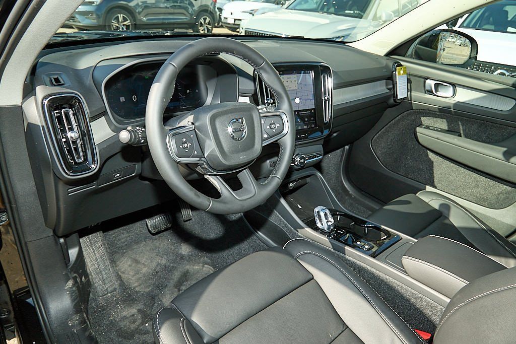 2026 VOLVO XC40 - Image 11