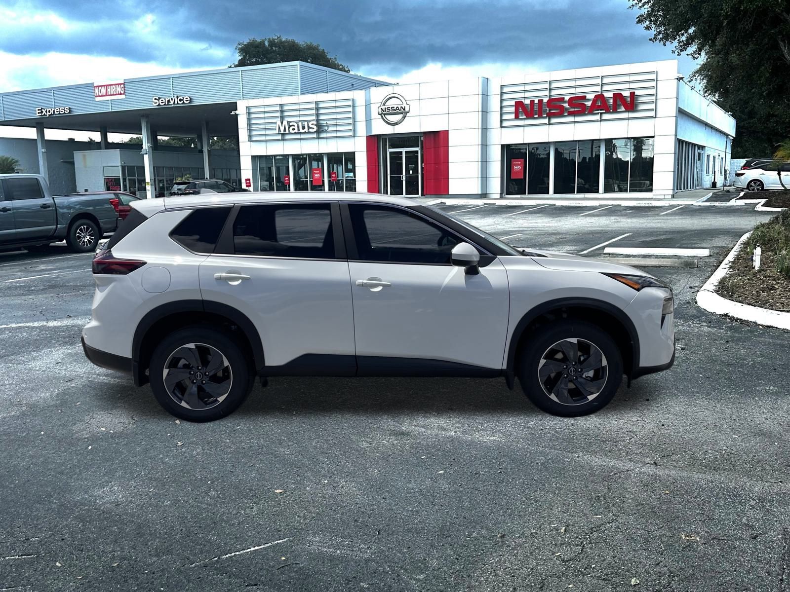 2026 Nissan Rogue SV photo 2