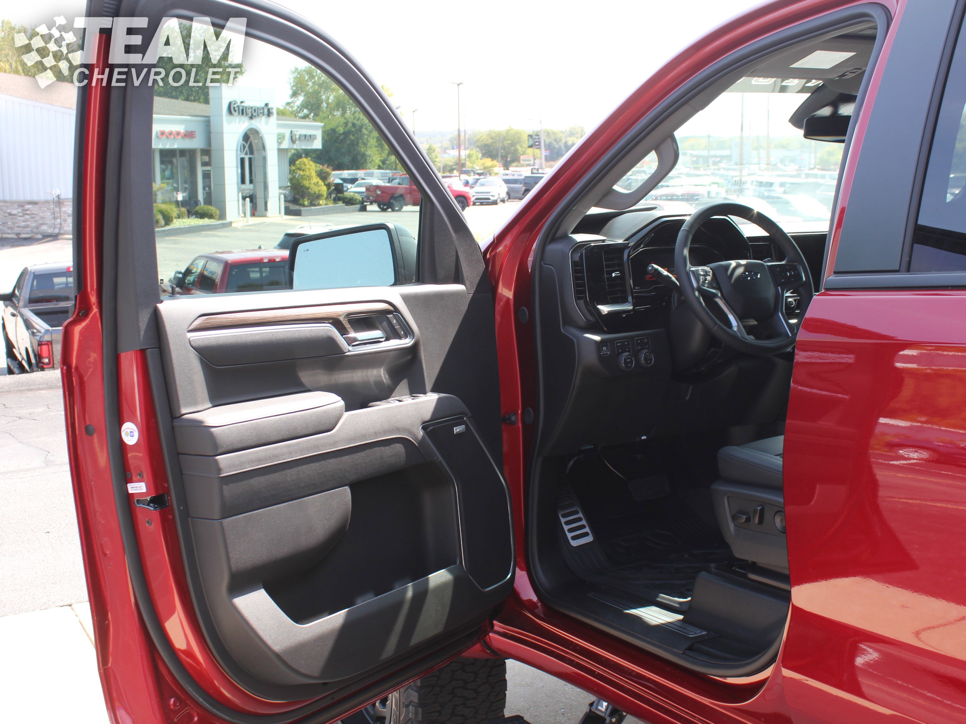 2025 Chevrolet Silverado 1500 RST photo 9