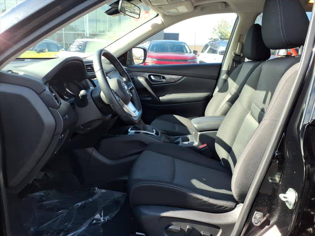 2020 Nissan Rogue SV photo 11