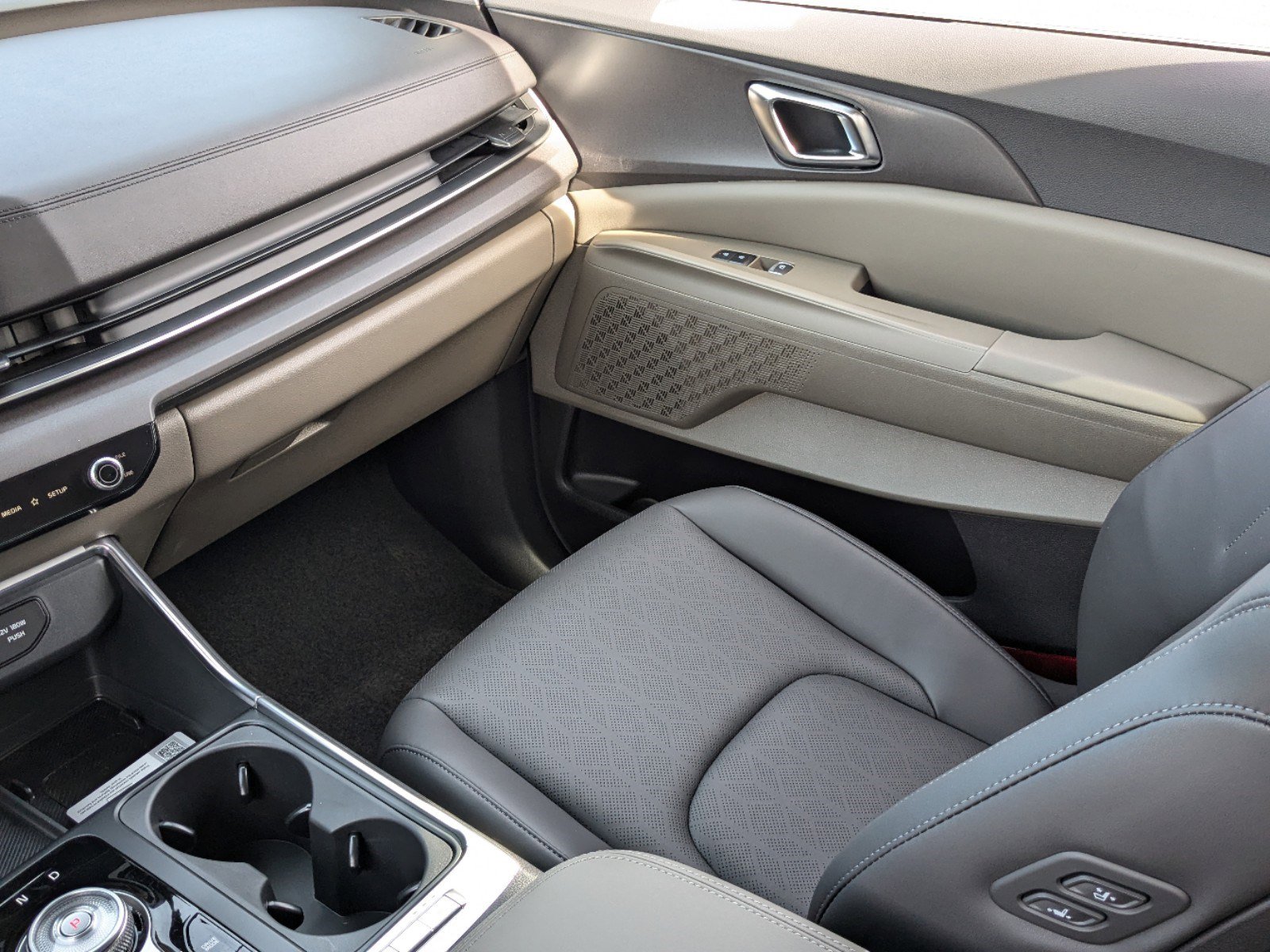 2025 Kia Carnival EX photo 15