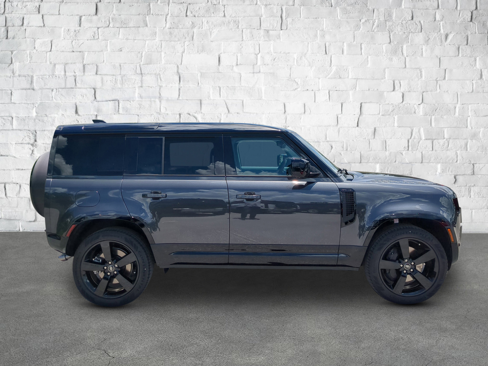 2025 Land Rover Defender 110 X-Dynamic SE photo 7