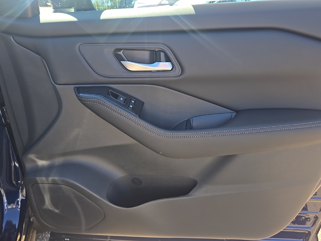 2026 Nissan Rogue SV photo 23