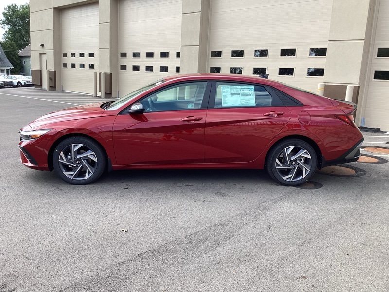 2025 Hyundai Elantra SEL Sport photo 4