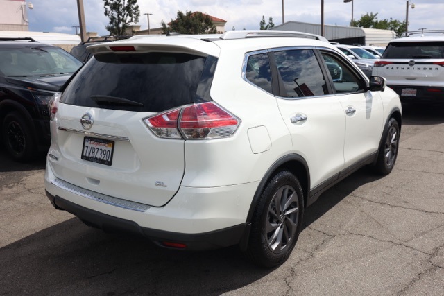 2016 Nissan Rogue SL photo 2