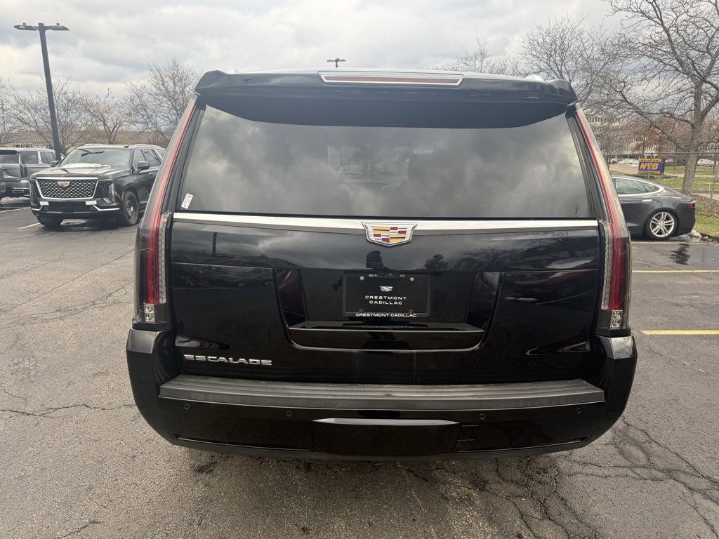 2019 Cadillac Escalade Platinum photo 2