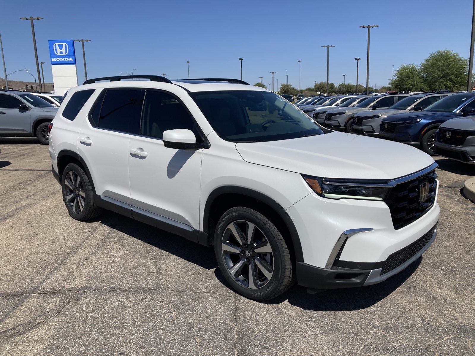 2025 Honda Pilot Touring photo 2
