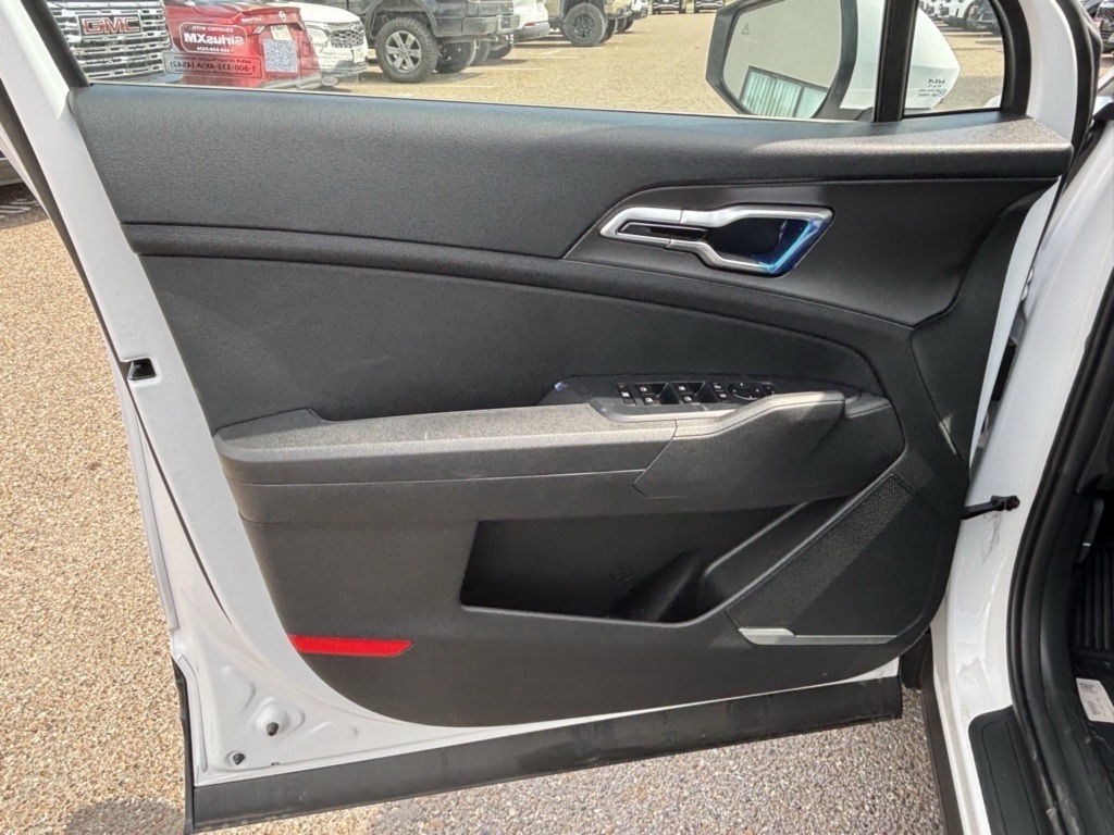 2026 Kia Sportage LX photo 11
