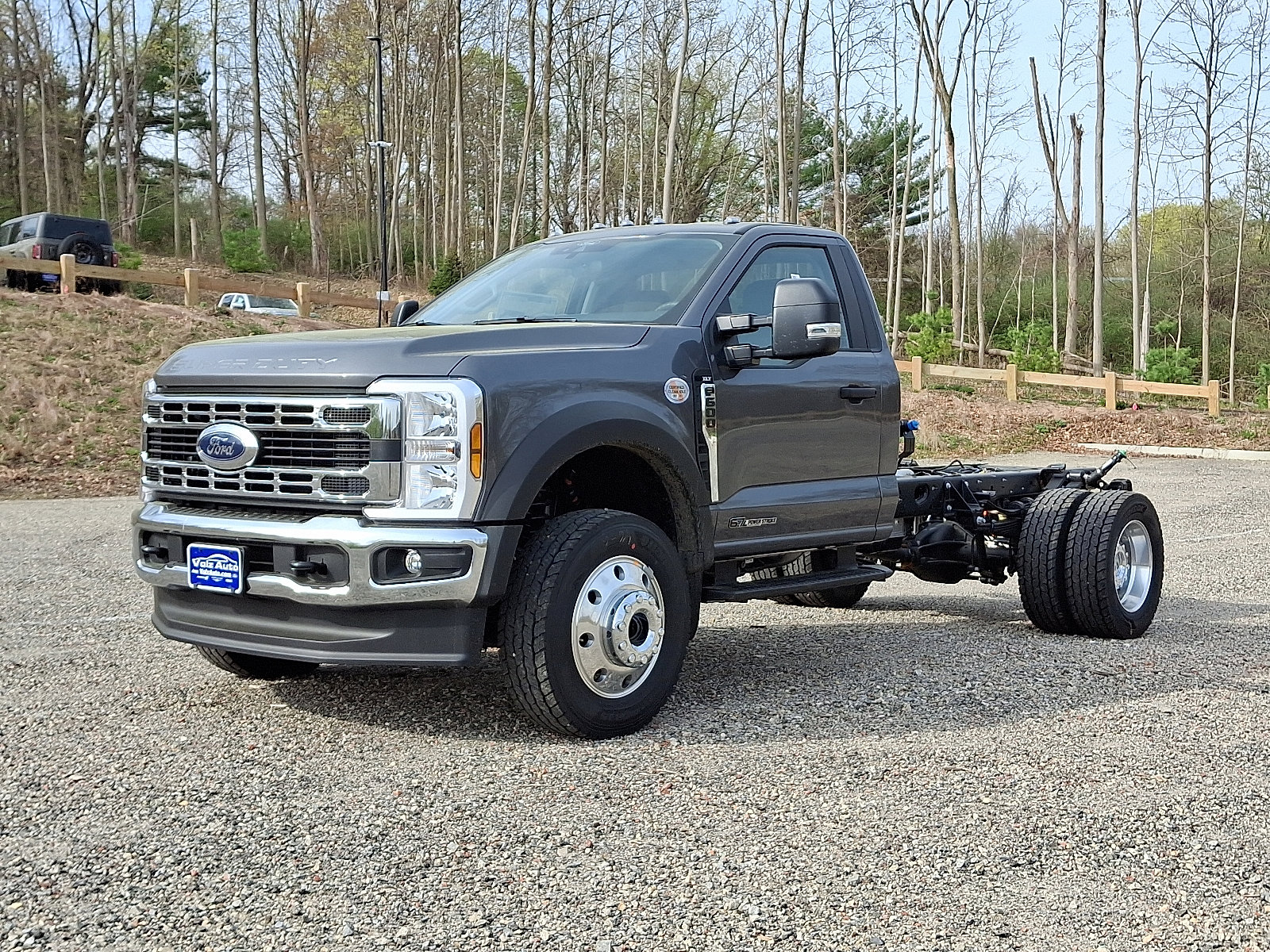 2025 Ford F-600 photo 2