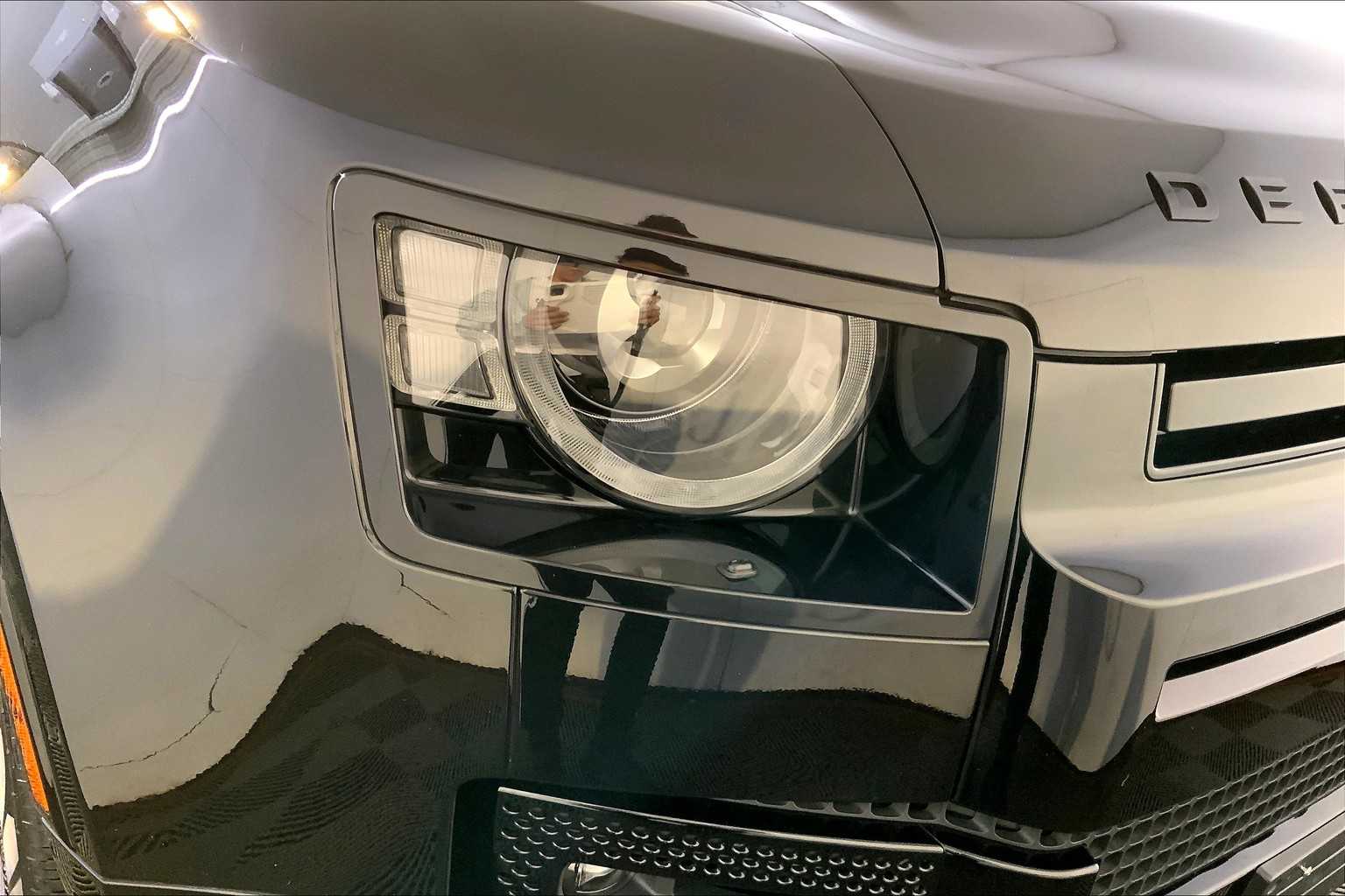 2023 Land Rover Defender V8 photo 12