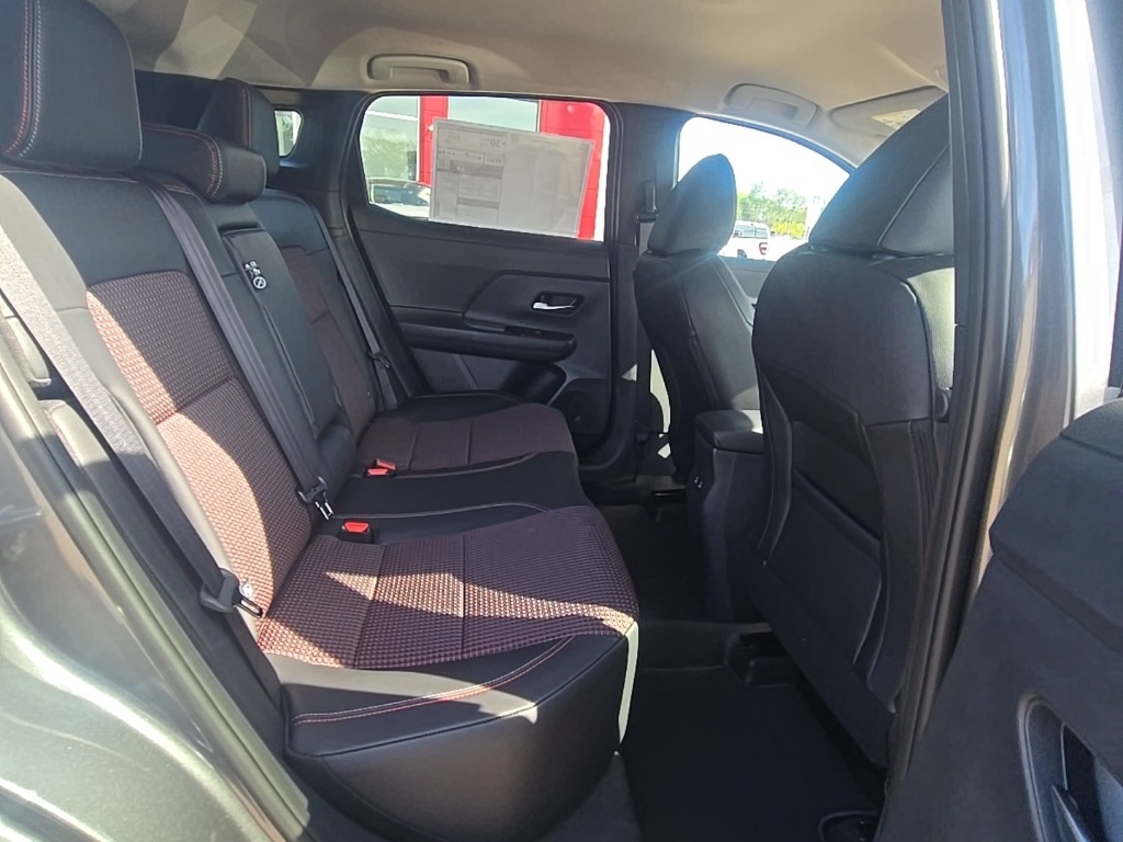 2026 Nissan Kicks SR photo 23