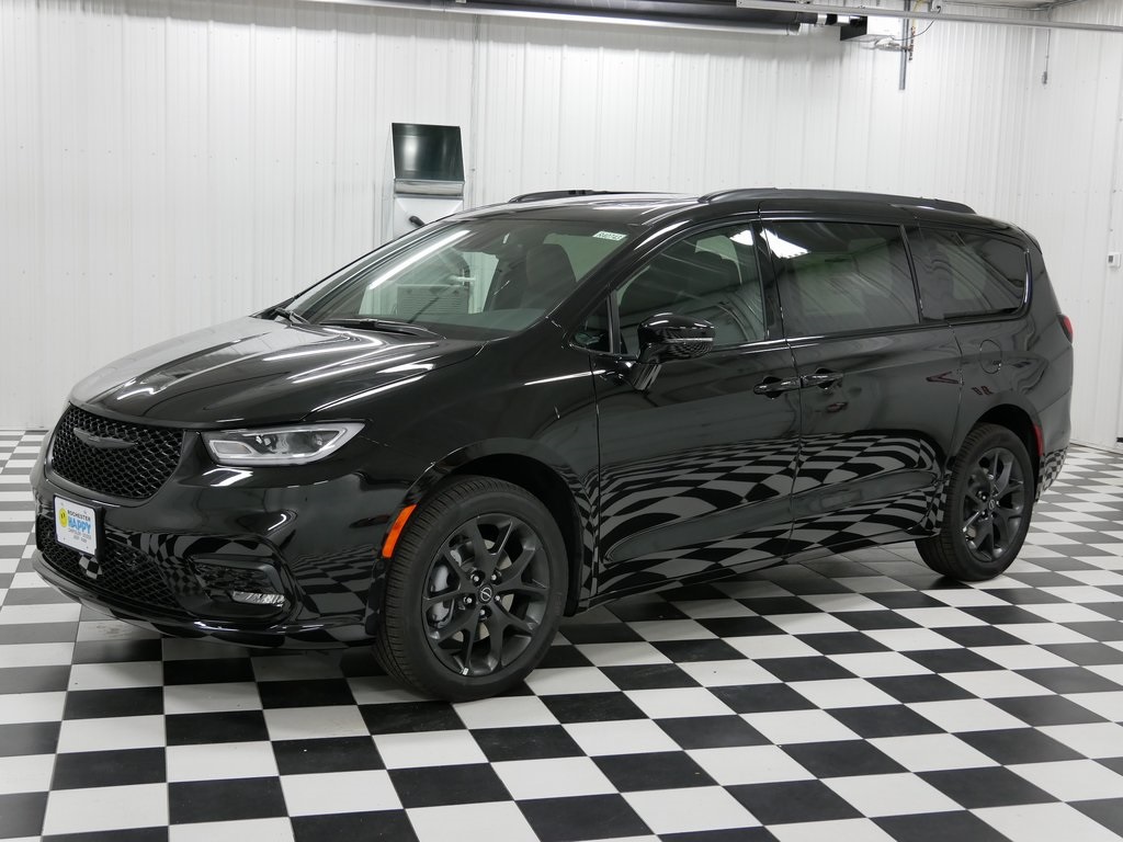 2026 Chrysler Pacifica Limited photo 3