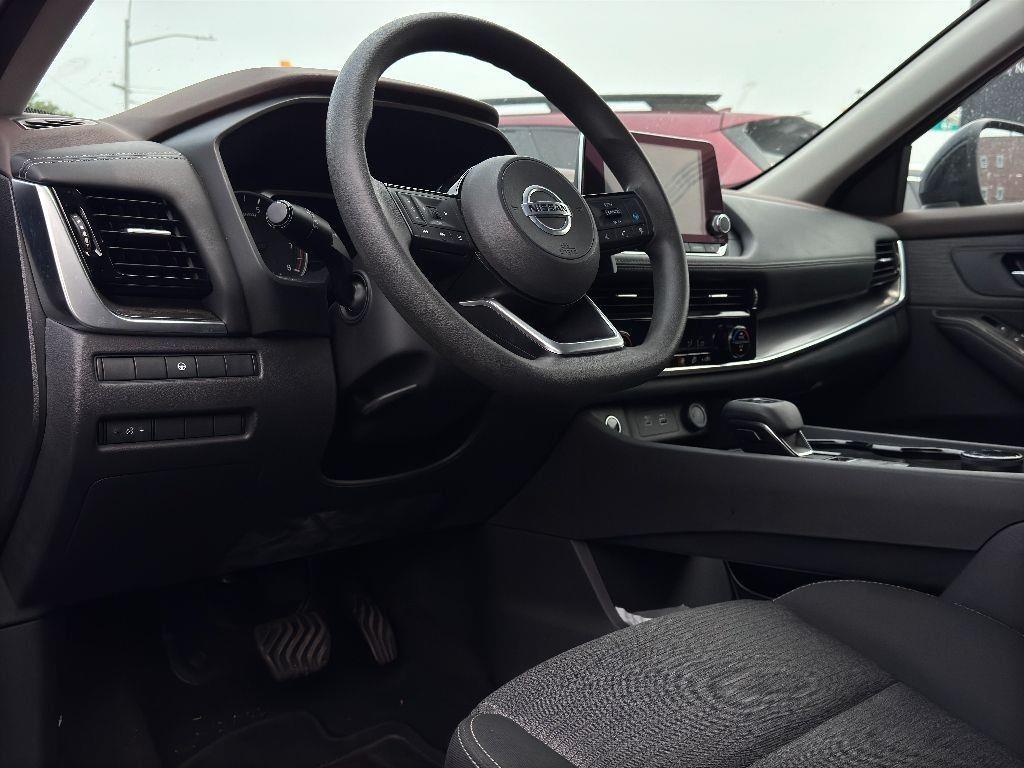 2021 Nissan Rogue SV photo 14