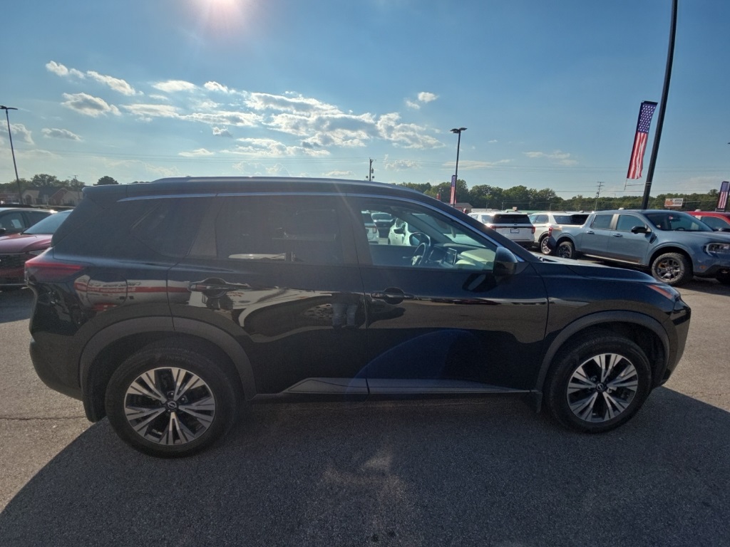 2023 Nissan Rogue SV photo 2