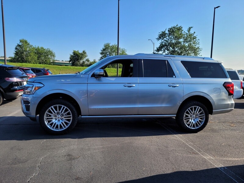 2023 Ford Expedition MAX Platinum photo 4