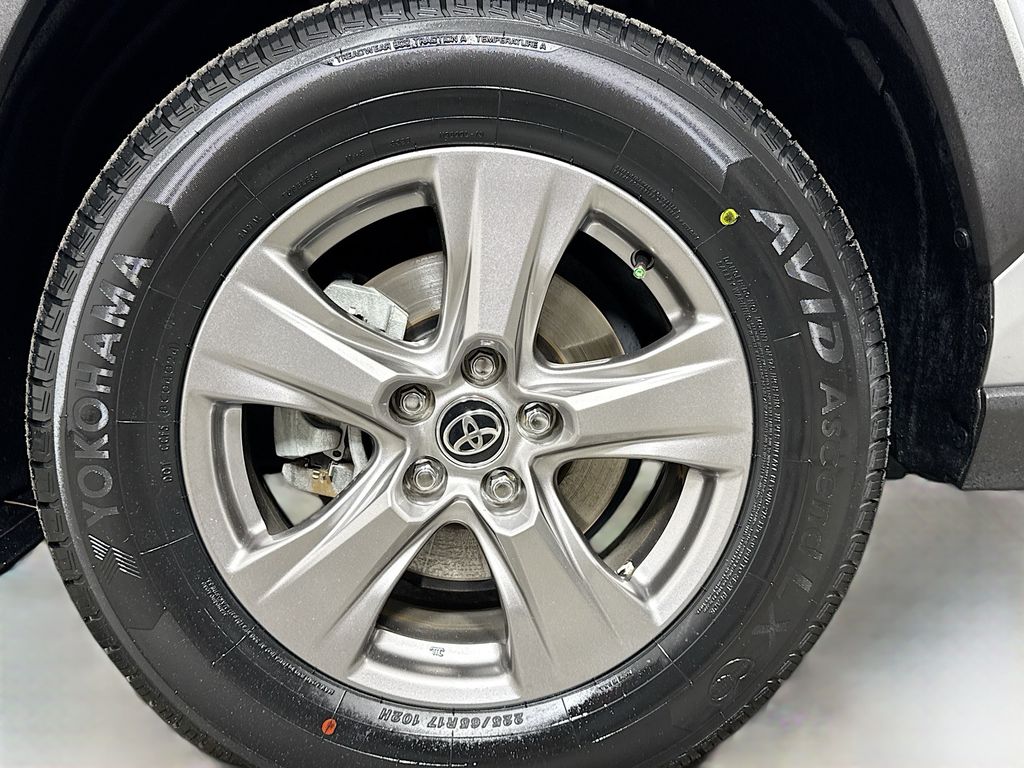 2023 Toyota RAV4 Hybrid XLE photo 30