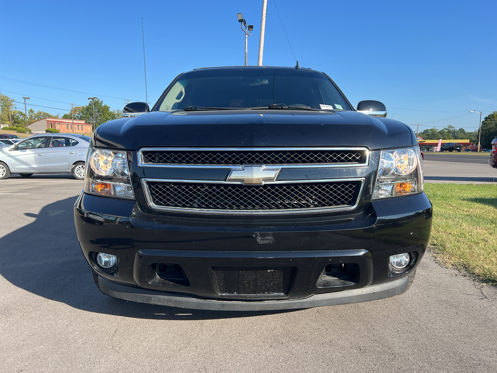 2008 Chevrolet Avalanche LS photo 2