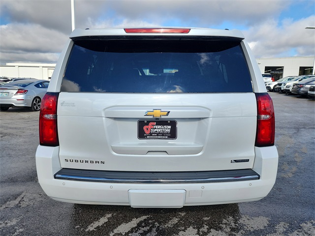 2018 Chevrolet Suburban Premier photo 3