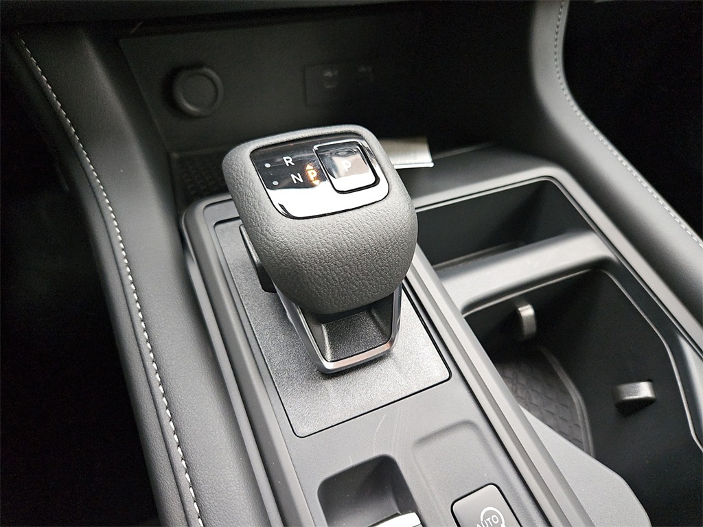 2025 Nissan Pathfinder S photo 4