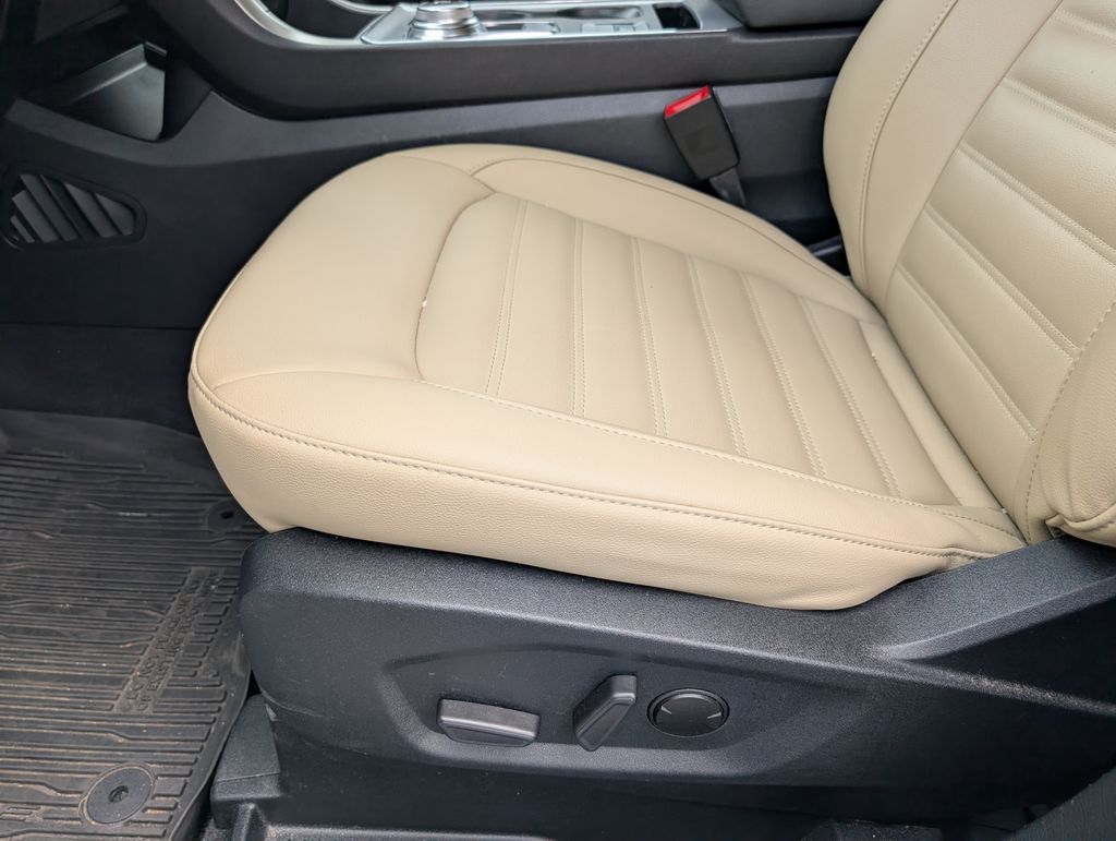 2021 Ford Edge SEL photo 7