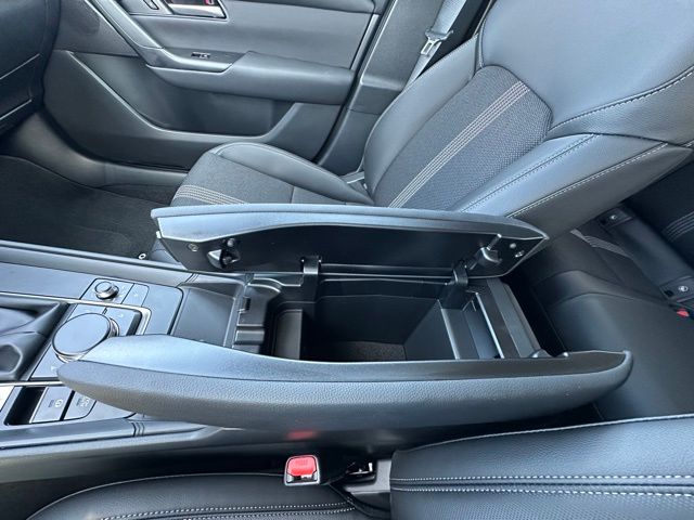 2025 Mazda CX-50 2.5 Select photo 25
