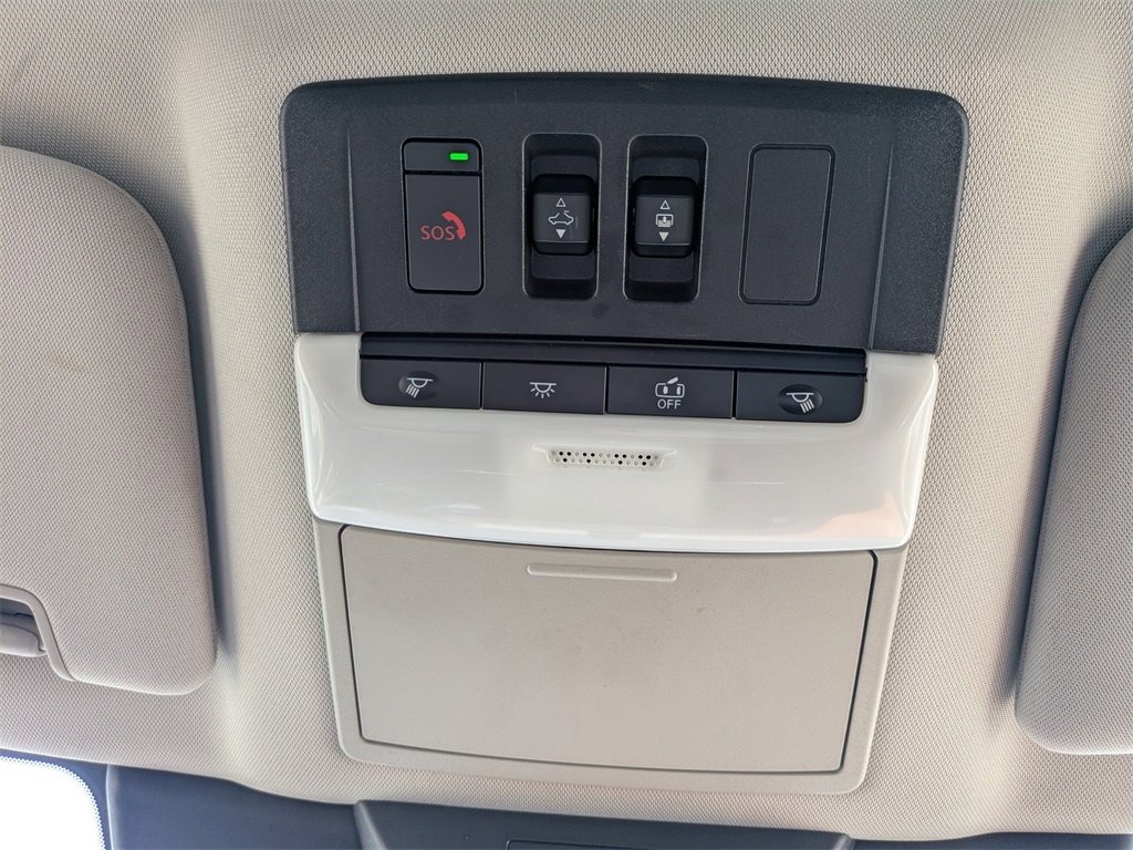 2023 Nissan Pathfinder Platinum photo 19