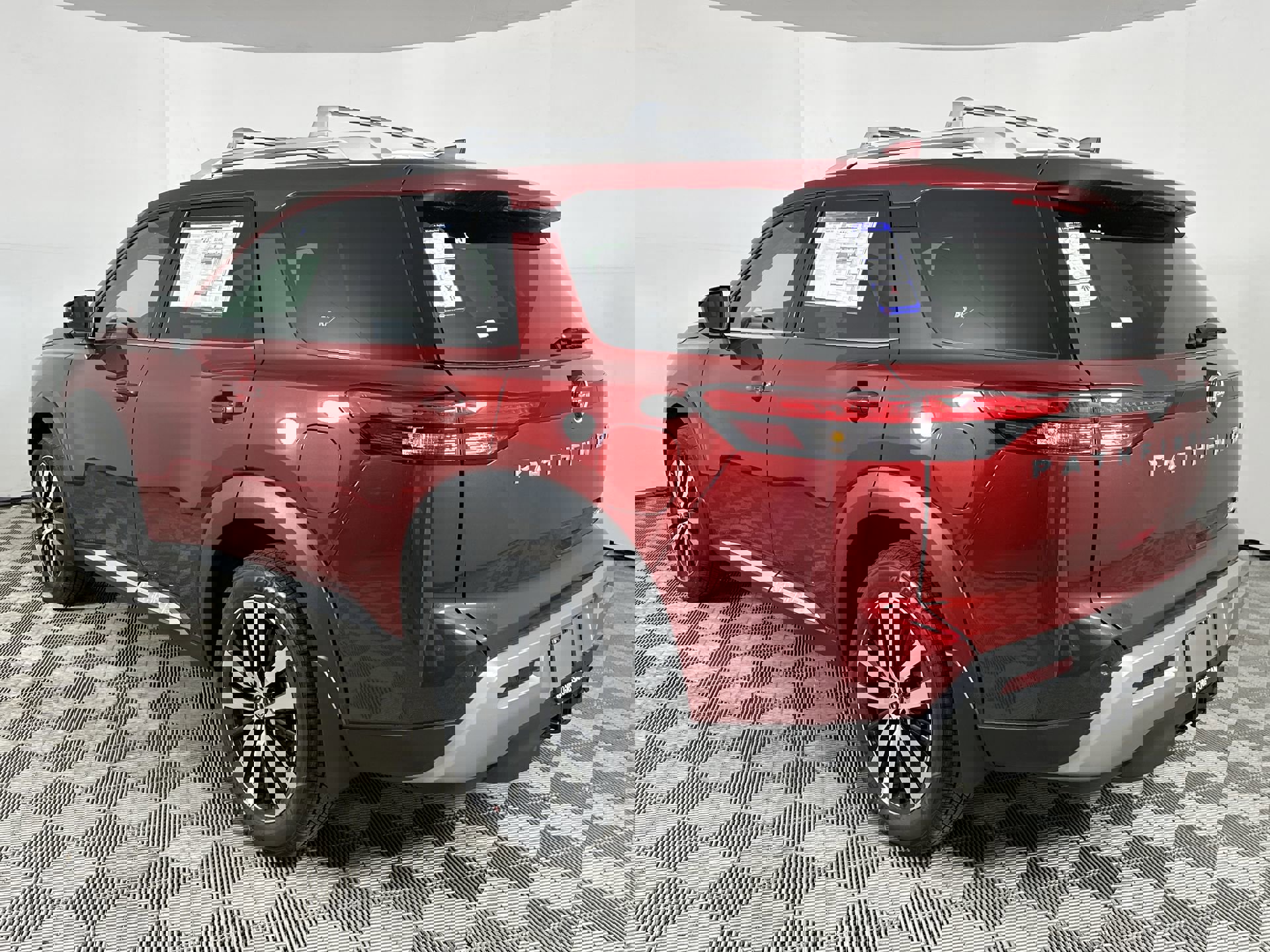 2025 Nissan Pathfinder Platinum photo 4