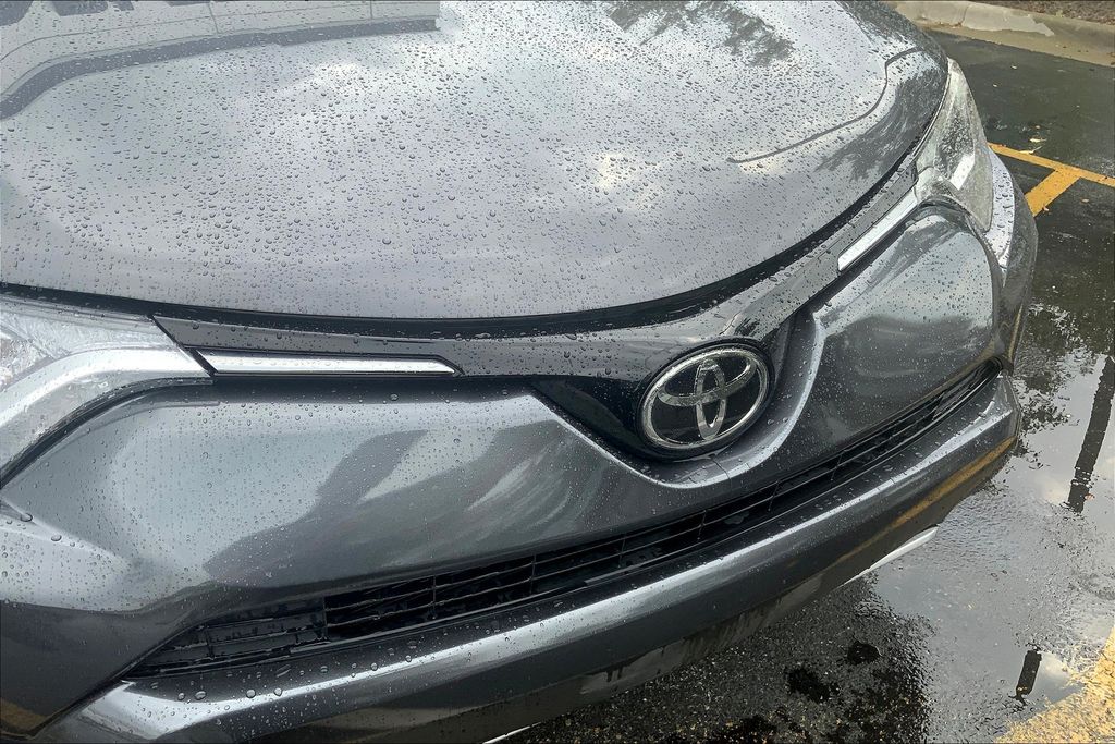 2017 Toyota RAV4 XLE photo 29
