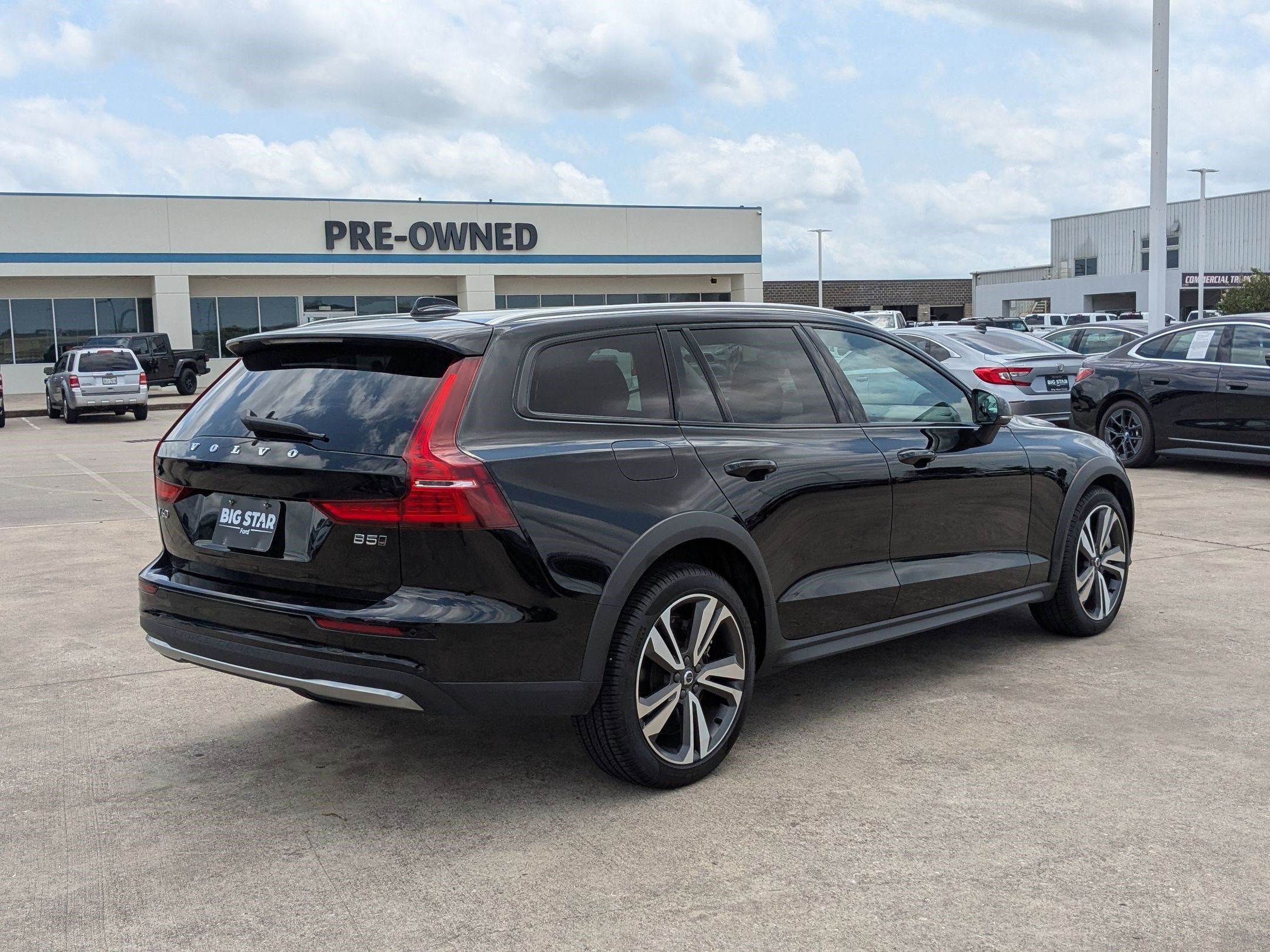 2023 Volvo V60 Cross Country B5 Plus photo 3