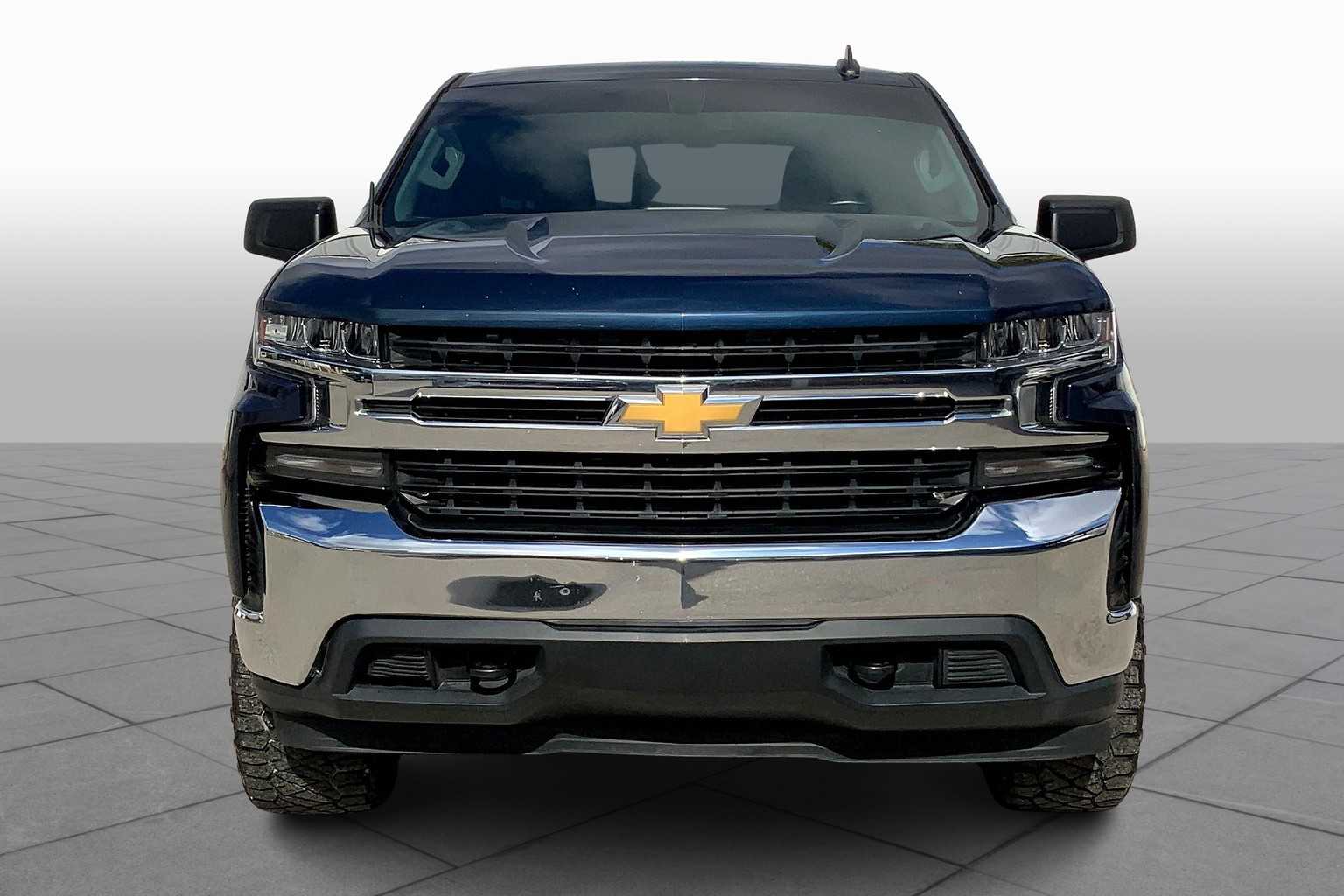 2020 Chevrolet Silverado 1500 LT photo 3