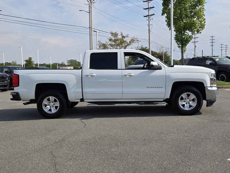 2018 Chevrolet Silverado 1500 LT photo 2