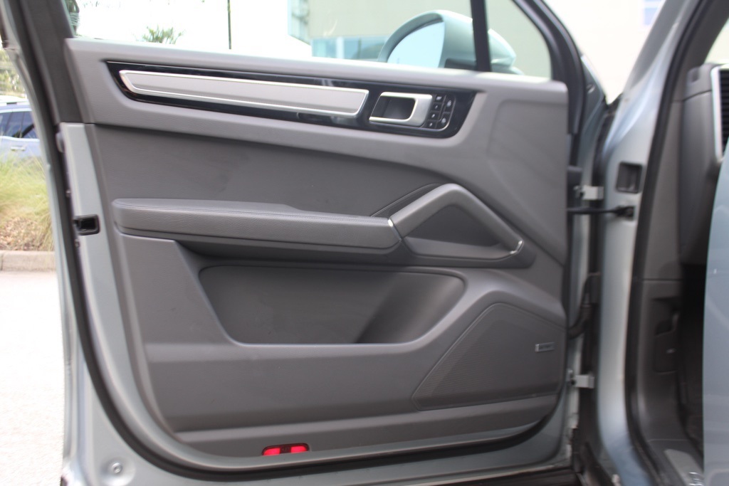 2021 Porsche Cayenne S photo 17