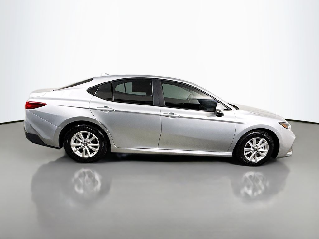 2025 Toyota Camry Hybrid LE photo 8