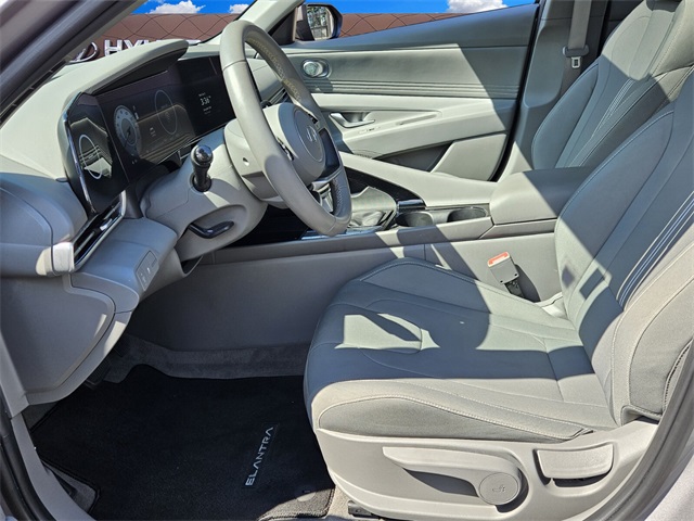 2025 Hyundai Elantra SEL Convenience photo 6