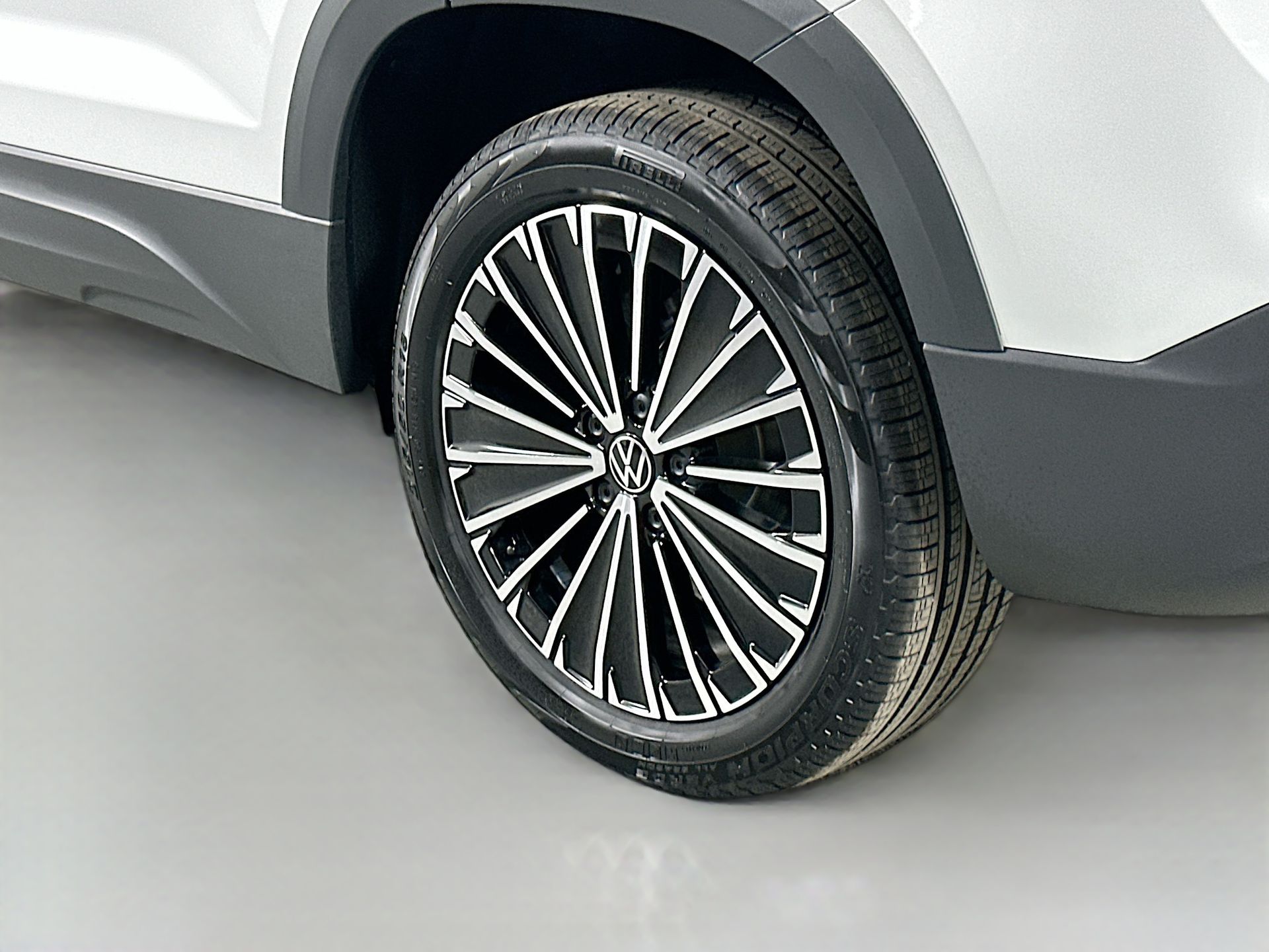 2025 Volkswagen Taos SE photo 3