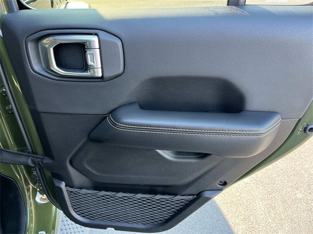 2024 Jeep Wrangler Sahara photo 19