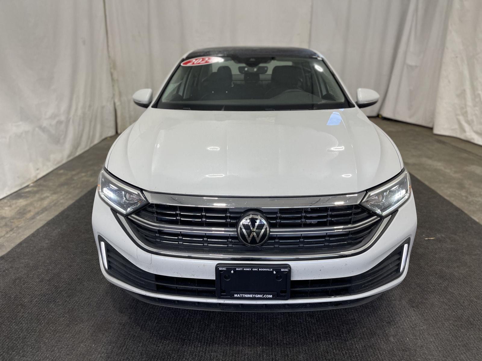 2024 Volkswagen Jetta SEL photo 2
