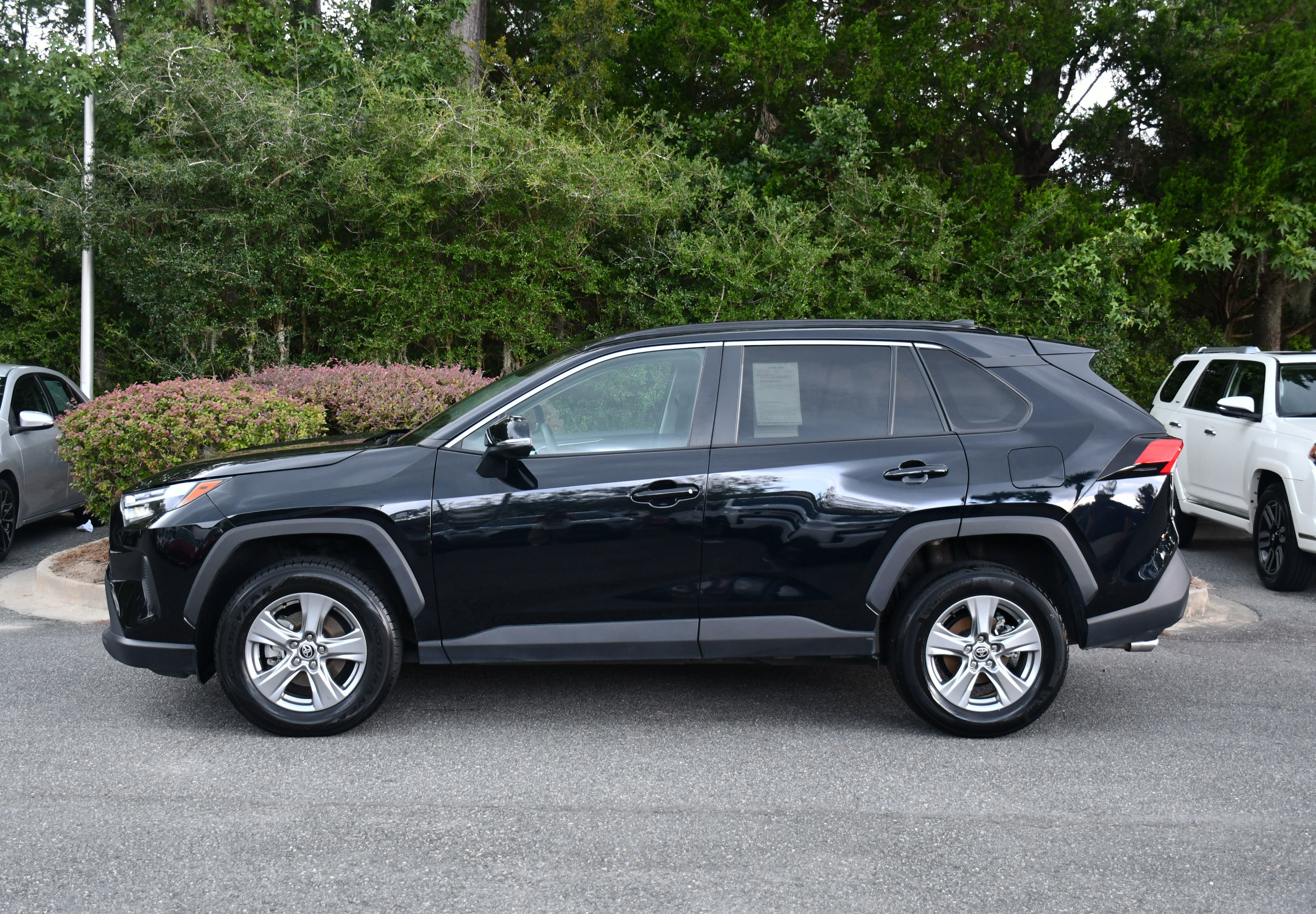 Used 2024 Toyota RAV4 XLE with VIN 2T3W1RFV3RW318749 for sale in Kansas City