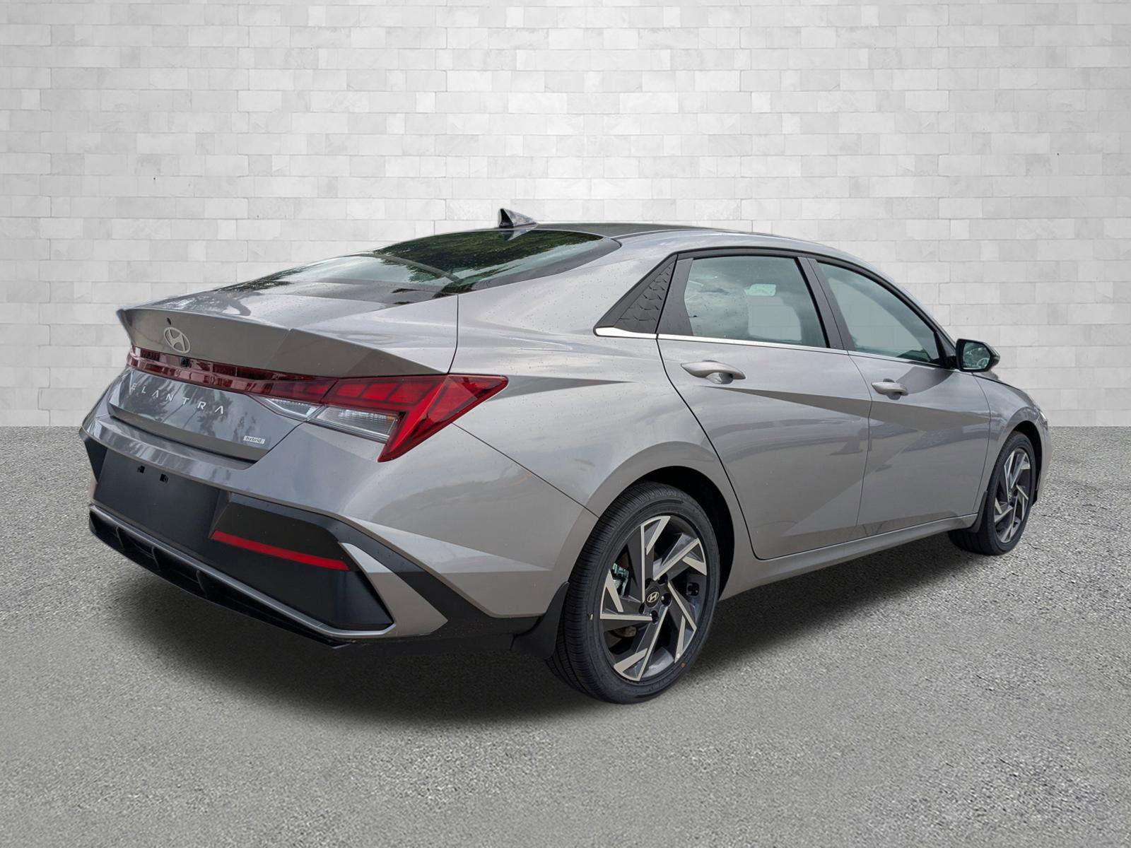 2025 Hyundai Elantra Hybrid Limited photo 2