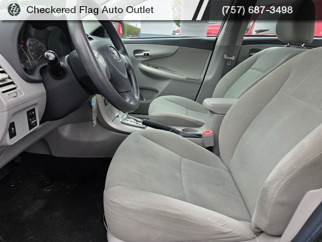 2012 Toyota Corolla LE photo 9