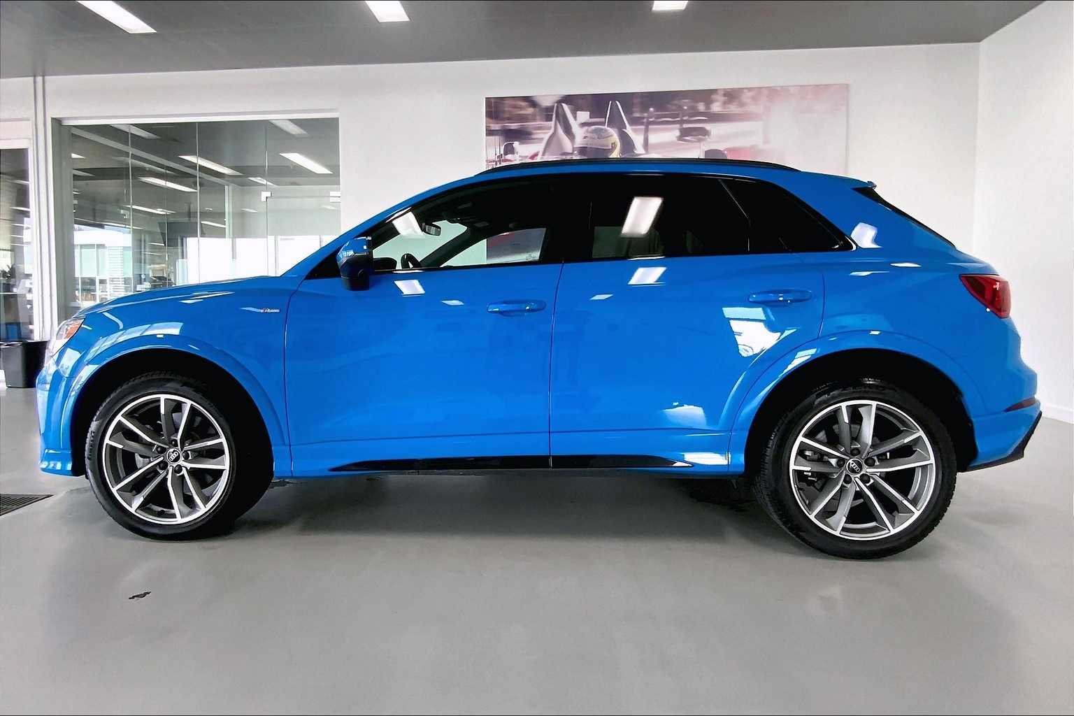 2022 Audi Q3 S line Premium photo 3