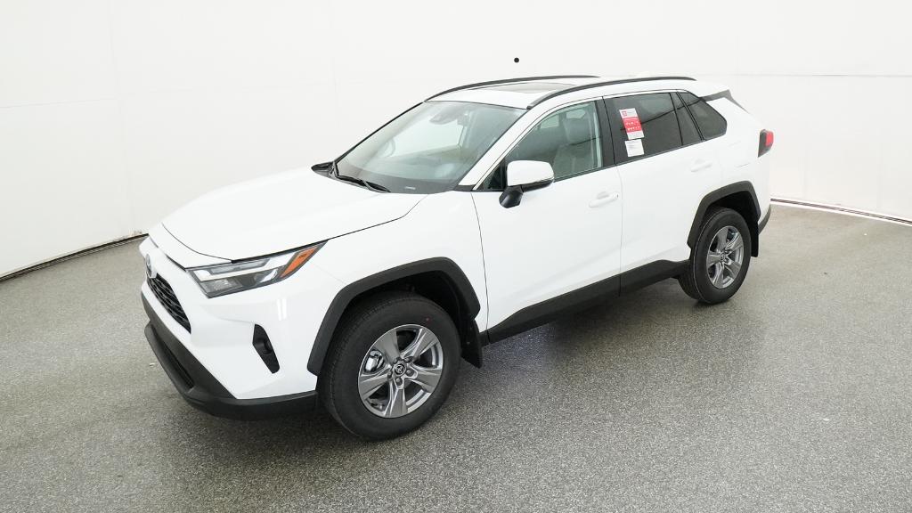 2025 Toyota RAV4 XLE's photo