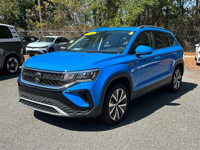 2024 Volkswagen Taos SE photo 3