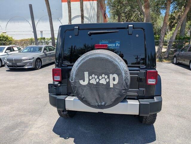 2015 Jeep Wrangler Unlimited Sahara photo 4