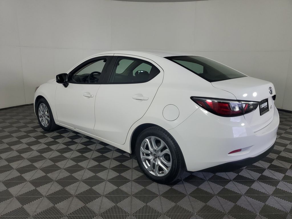 2017 Toyota Yaris iA Base photo 6