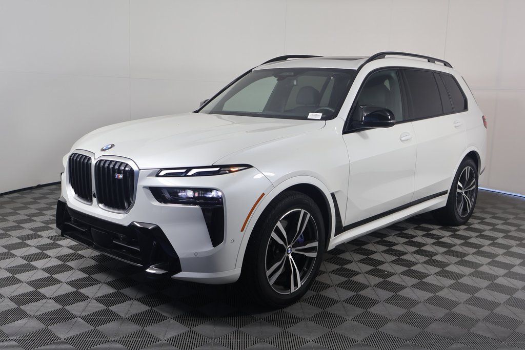 2025 BMW X7 M60i's photo